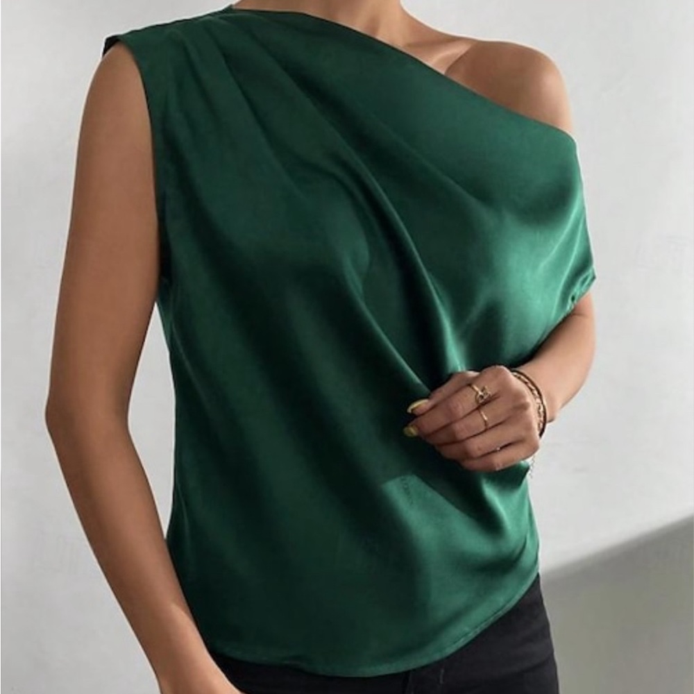 NWT Cupshe asymmetrical top. One size